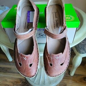 Josef Seibel European comfort shoes, size 8.5, bark color, leather
